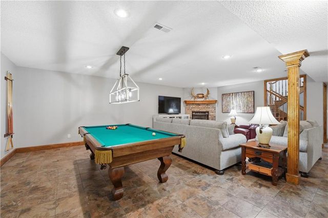 579 N Winnebago Drive, Lake Winnebago, MO 64034