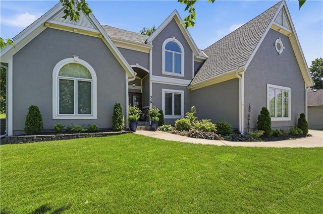 579 N Winnebago Drive, Lake Winnebago, MO 64034