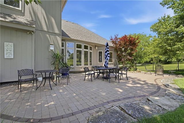 579 N Winnebago Drive, Lake Winnebago, MO 64034