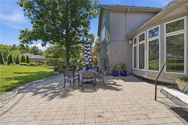 579 N Winnebago Drive, Lake Winnebago, MO 64034