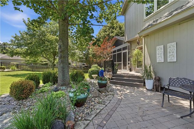 579 N Winnebago Drive, Lake Winnebago, MO 64034