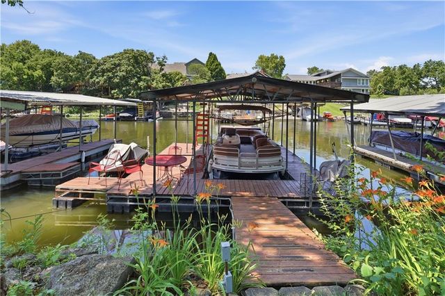 579 N Winnebago Drive, Lake Winnebago, MO 64034