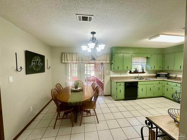 5057 Babb Ln, Pace, FL 32571