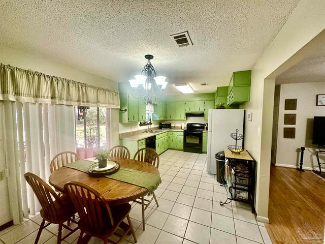 5057 Babb Ln, Pace, FL 32571