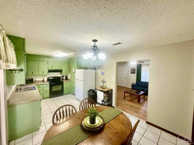 5057 Babb Ln, Pace, FL 32571