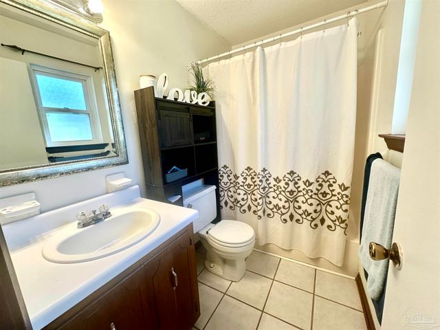 5057 Babb Ln, Pace, FL 32571