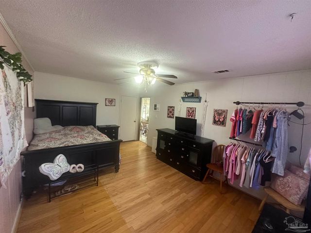 5057 Babb Ln, Pace, FL 32571