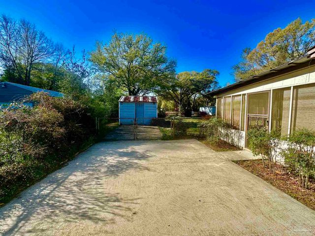 5057 Babb Ln, Pace, FL 32571