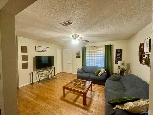 5057 Babb Ln, Pace, FL 32571