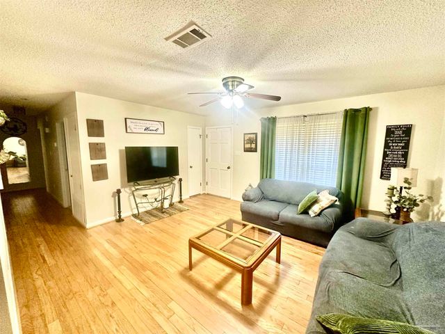 5057 Babb Ln, Pace, FL 32571