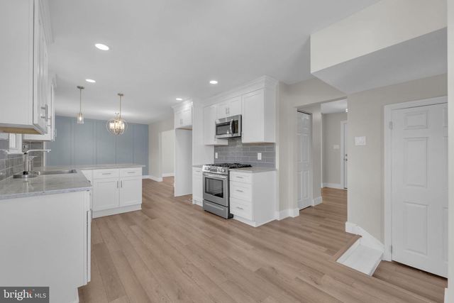 15 W KENNEDY DR, Clementon, NJ 08021