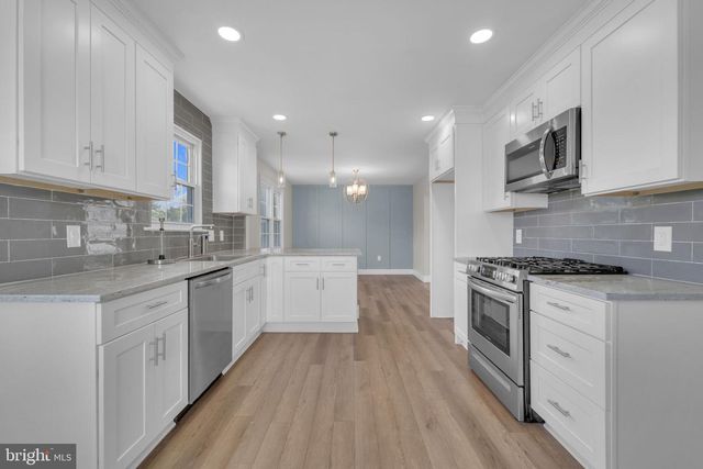 15 W KENNEDY DR, Clementon, NJ 08021