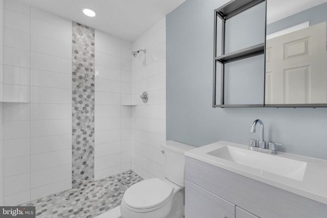 15 W KENNEDY DR, Clementon, NJ 08021
