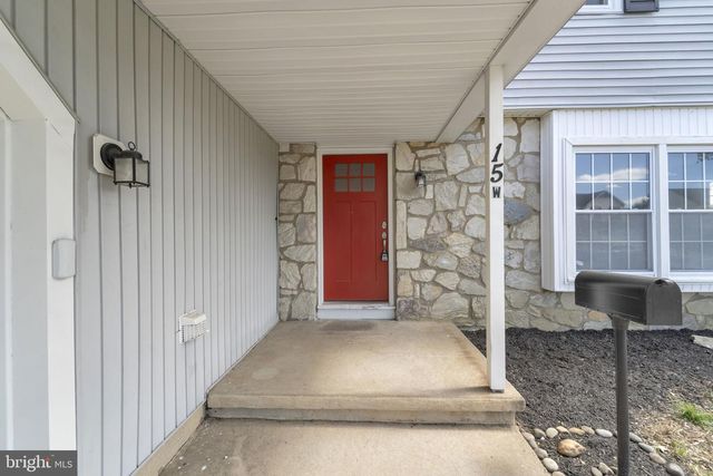 15 W KENNEDY DR, Clementon, NJ 08021
