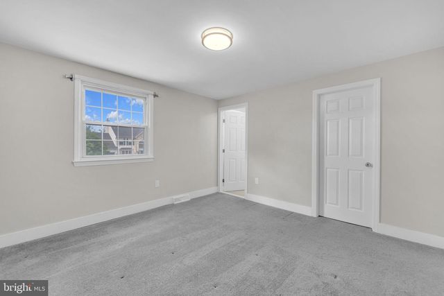 15 W KENNEDY DR, Clementon, NJ 08021