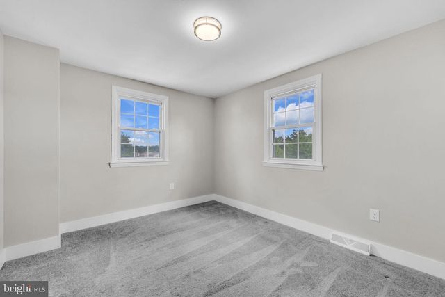 15 W KENNEDY DR, Clementon, NJ 08021