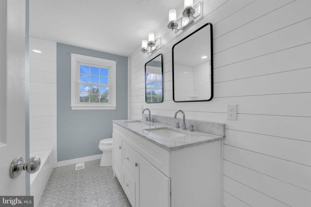15 W KENNEDY DR, Clementon, NJ 08021