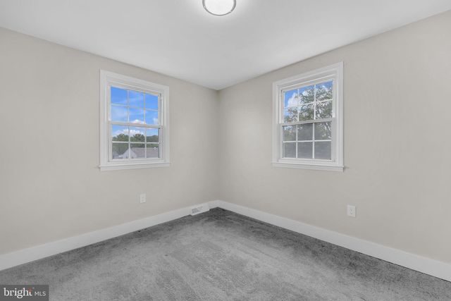 15 W KENNEDY DR, Clementon, NJ 08021