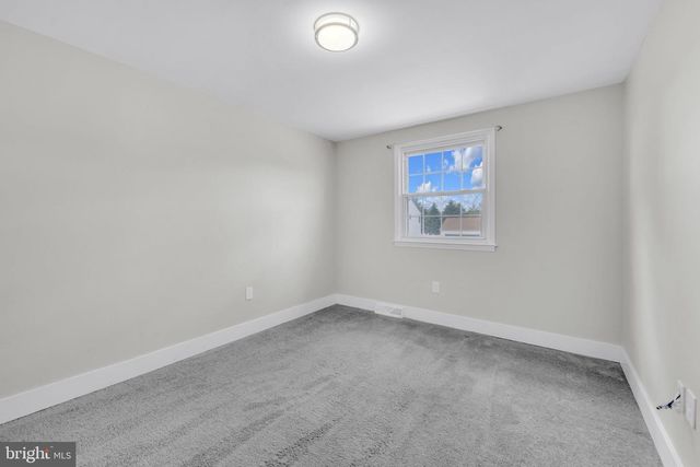 15 W KENNEDY DR, Clementon, NJ 08021