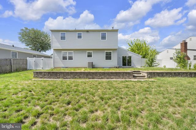 15 W KENNEDY DR, Clementon, NJ 08021