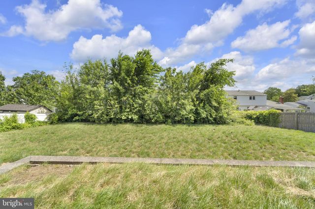 15 W KENNEDY DR, Clementon, NJ 08021