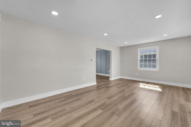 15 W KENNEDY DR, Clementon, NJ 08021