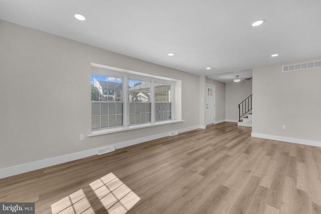 15 W KENNEDY DR, Clementon, NJ 08021