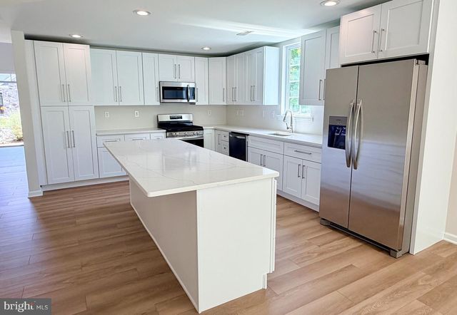 1663 VILLAGE AVE, Garnet Valley, PA 19060