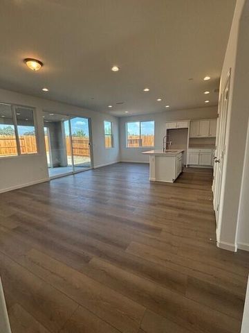 3118 Scoon Place, Tulare, CA 93274