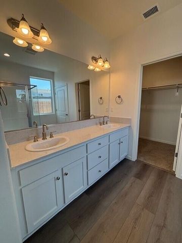 3118 Scoon Place, Tulare, CA 93274