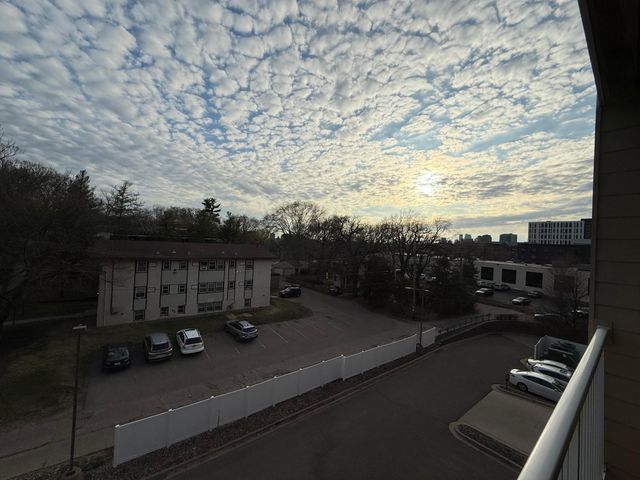2900 University Ave SouthEast 402, Minneapolis, MN 55414