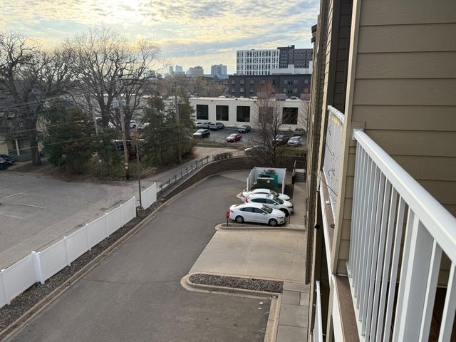 2900 University Ave SouthEast 402, Minneapolis, MN 55414