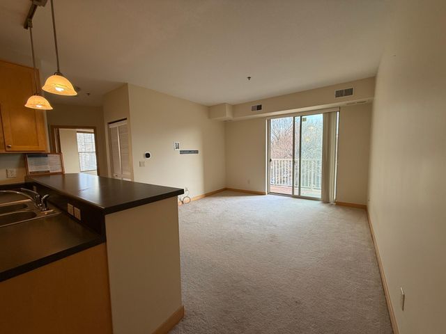 2900 University Ave SouthEast 402, Minneapolis, MN 55414