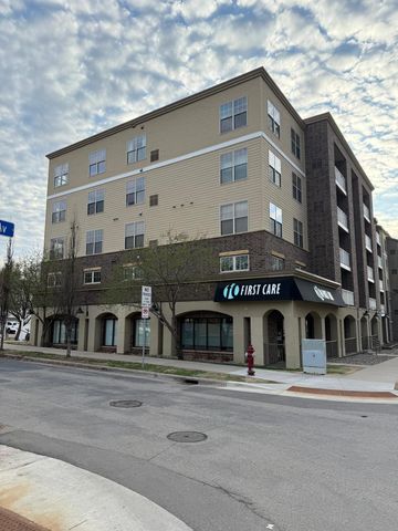 2900 University Ave SouthEast 402, Minneapolis, MN 55414