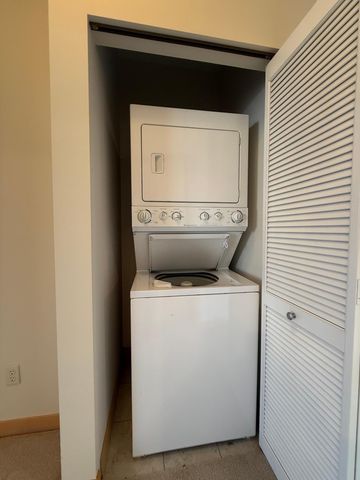 2900 University Ave SouthEast 402, Minneapolis, MN 55414
