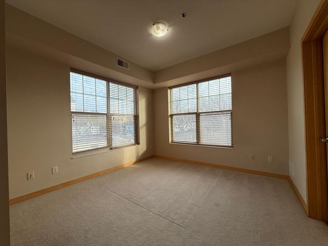 2900 University Ave SouthEast 402, Minneapolis, MN 55414