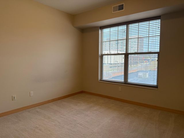 2900 University Ave SouthEast 402, Minneapolis, MN 55414