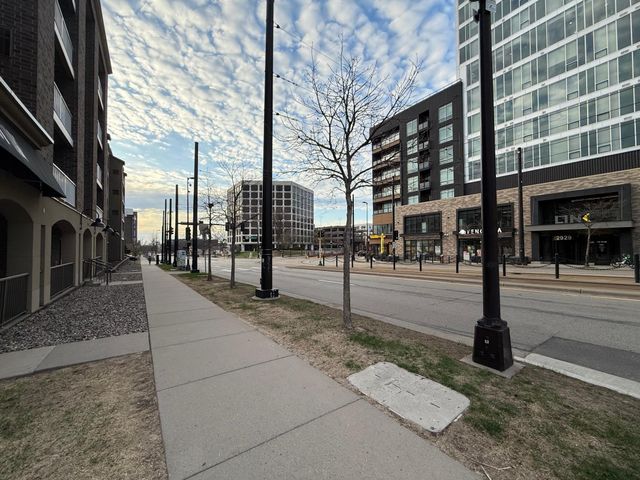 2900 University Ave SouthEast 402, Minneapolis, MN 55414