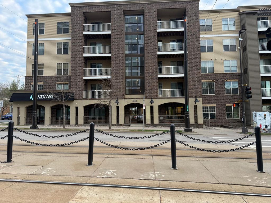 2900 University Ave SouthEast 402, Minneapolis, MN 55414
