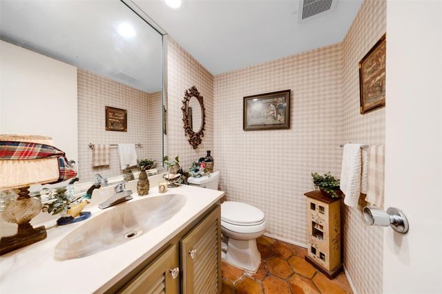 3930 Oaks Clubhouse Drive 105, Pompano Beach, FL 33069