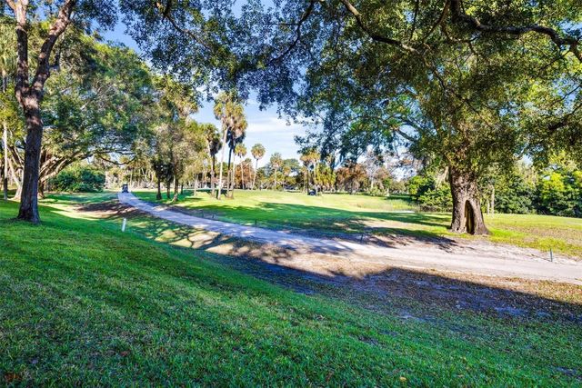 3930 Oaks Clubhouse Drive 105, Pompano Beach, FL 33069