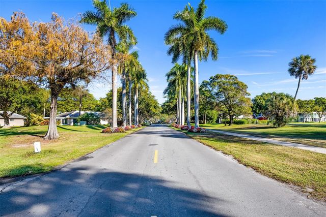 3930 Oaks Clubhouse Drive 105, Pompano Beach, FL 33069