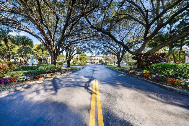 3930 Oaks Clubhouse Drive 105, Pompano Beach, FL 33069