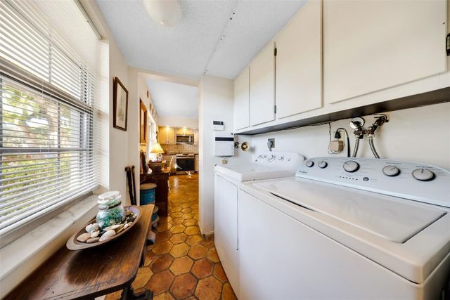 3930 Oaks Clubhouse Drive 105, Pompano Beach, FL 33069