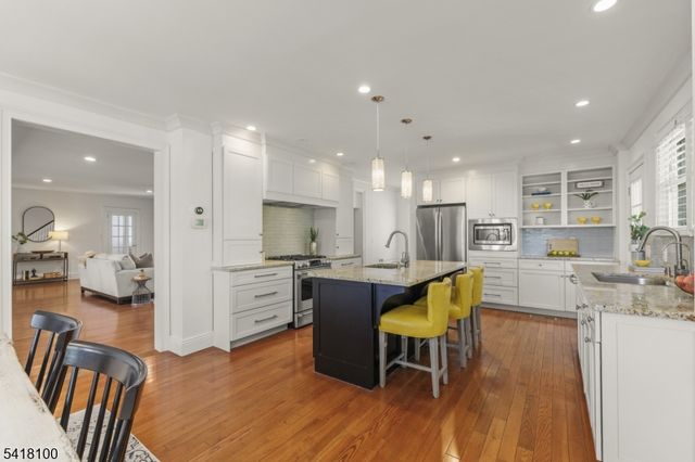 372 Wyoming Ave, Millburn Twp., NJ 07041