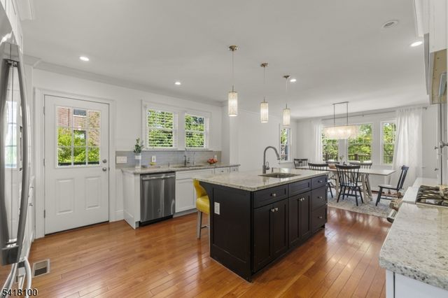 372 Wyoming Ave, Millburn Twp., NJ 07041