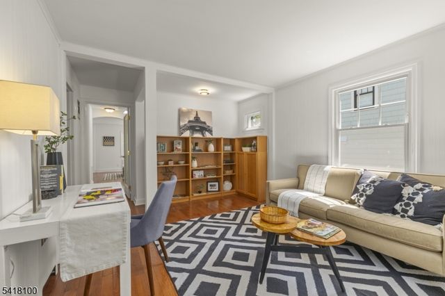 372 Wyoming Ave, Millburn Twp., NJ 07041