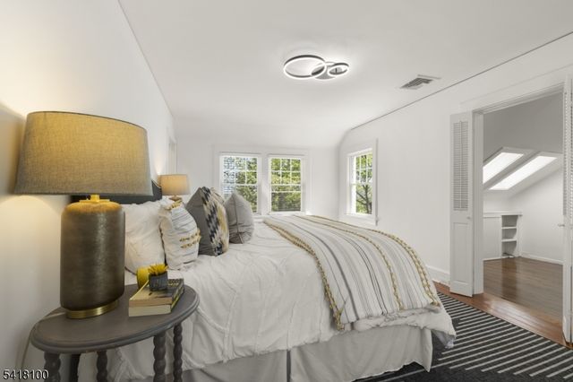 372 Wyoming Ave, Millburn Twp., NJ 07041