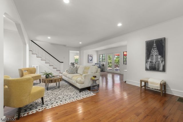 372 Wyoming Ave, Millburn Twp., NJ 07041