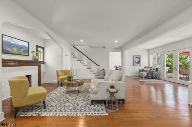 372 Wyoming Ave, Millburn Twp., NJ 07041
